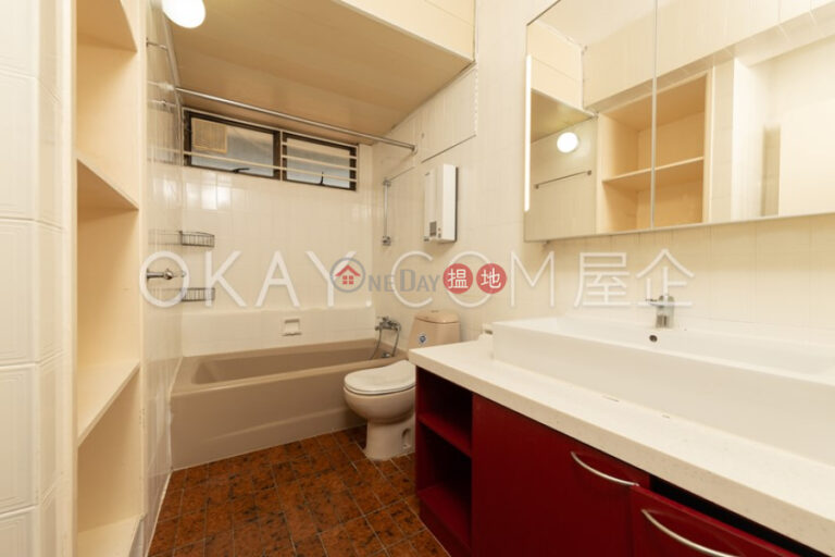 Efficient 3 bedroom with terrace & parking | Rental