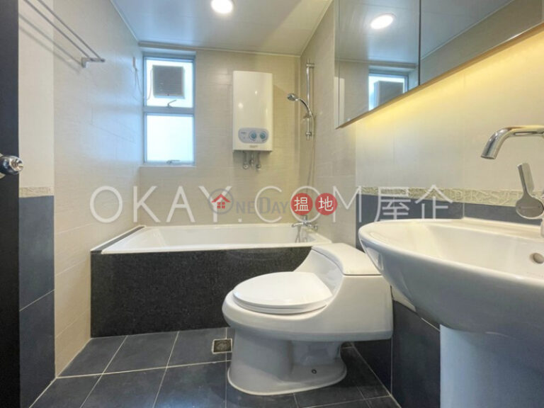 Stylish 3 bedroom with parking | Rental