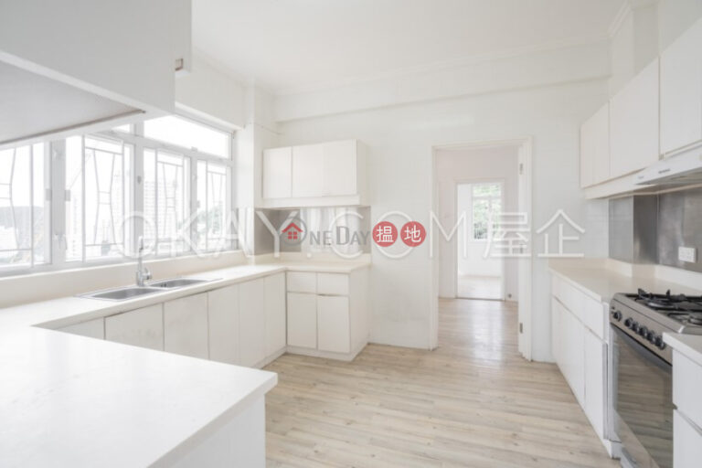 Rare 3 bedroom with parking | Rental