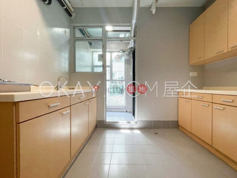 Stylish 3 bedroom with parking | Rental