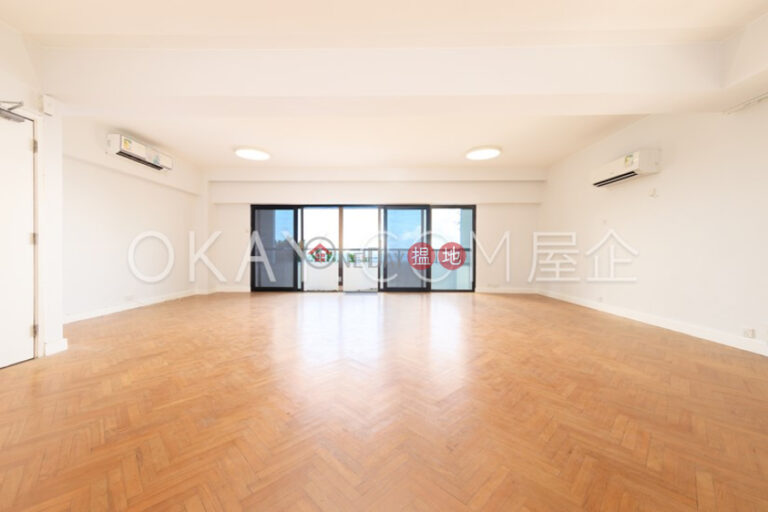 Stylish 4 bedroom with balcony & parking | Rental