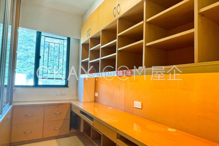 Luxurious 3 bed on high floor with sea views & parking | Rental