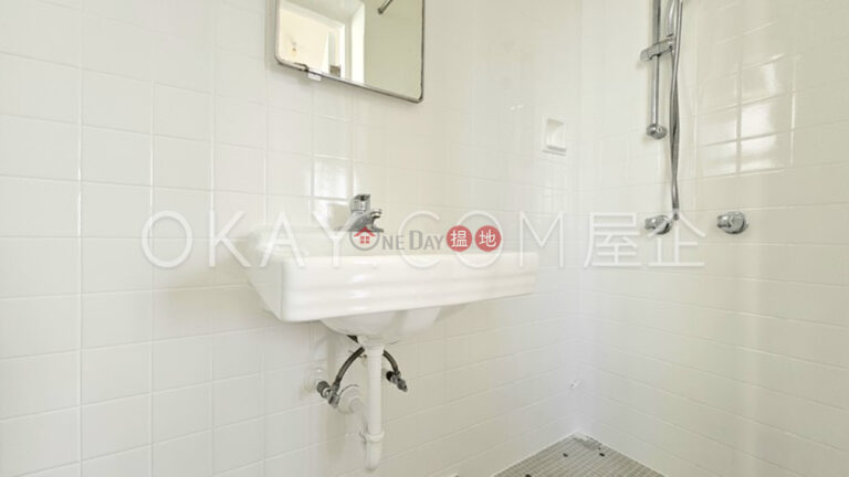 Gorgeous 2 bedroom with balcony & parking | Rental