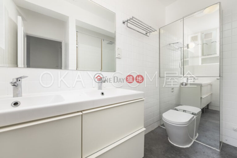 Efficient 4 bedroom with sea views | Rental