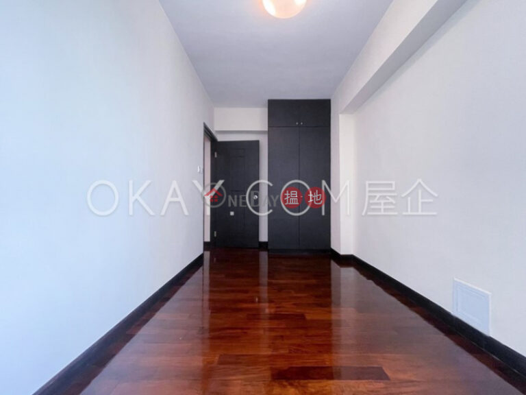 Stylish 3 bedroom with parking | Rental