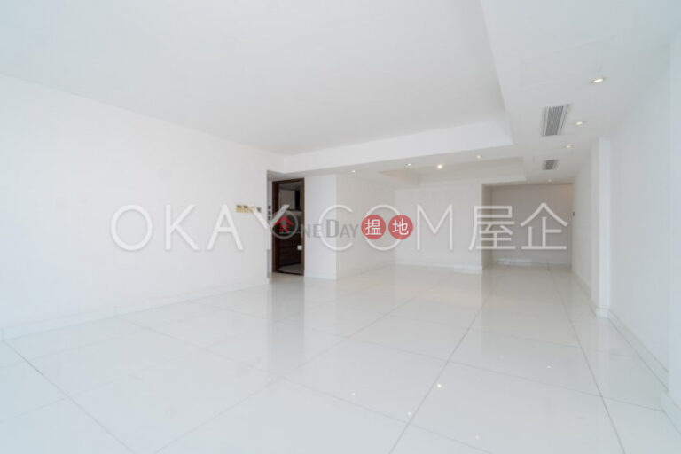 Stylish 3 bedroom with sea views, balcony | Rental