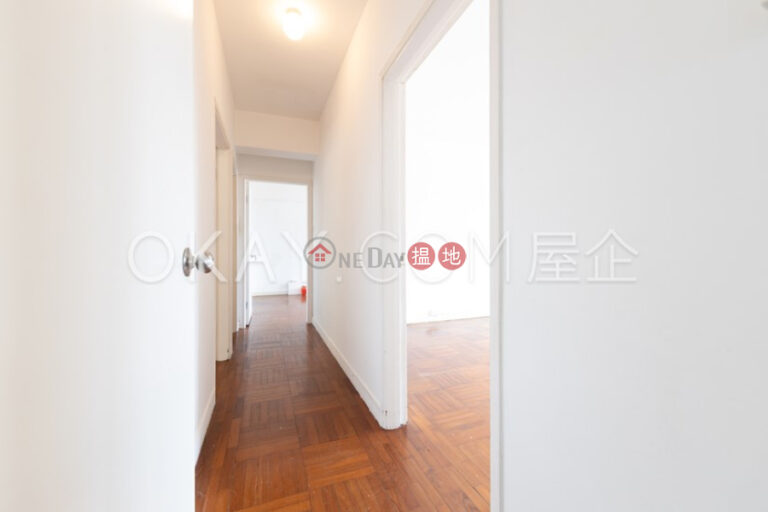 Efficient 3 bedroom with terrace & parking | Rental