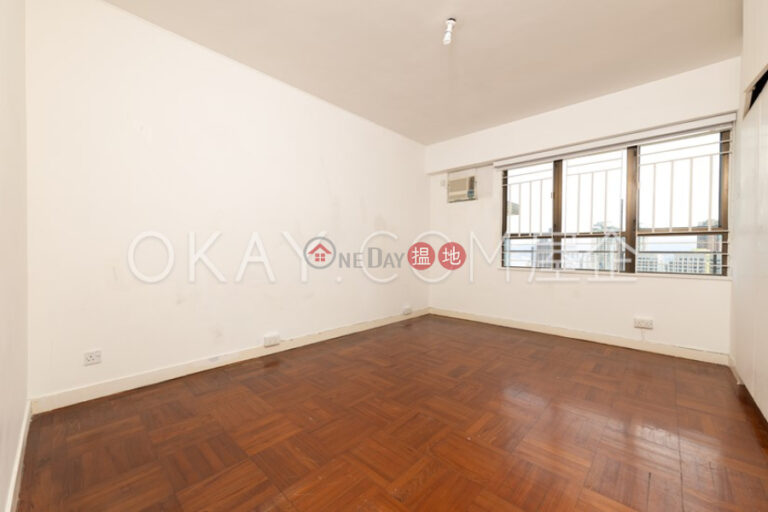 Efficient 3 bedroom with terrace & parking | Rental