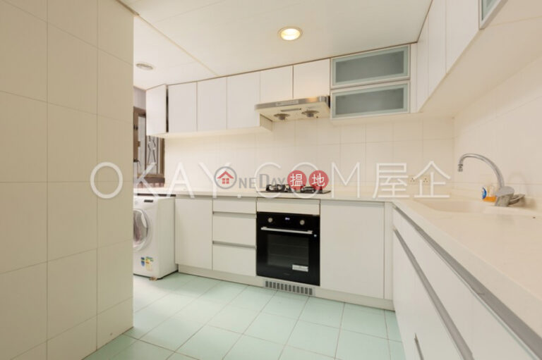 Elegant 3 bedroom with balcony & parking | Rental