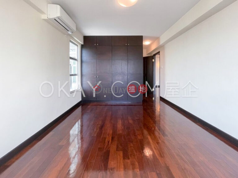 Stylish 3 bedroom with parking | Rental