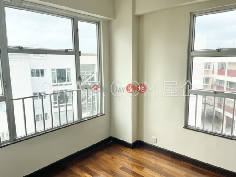 Tasteful 3 bedroom with balcony & parking | Rental