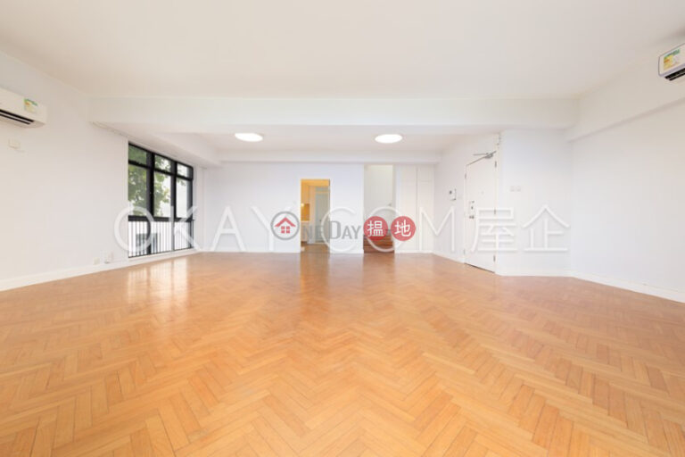 Stylish 4 bedroom with balcony & parking | Rental