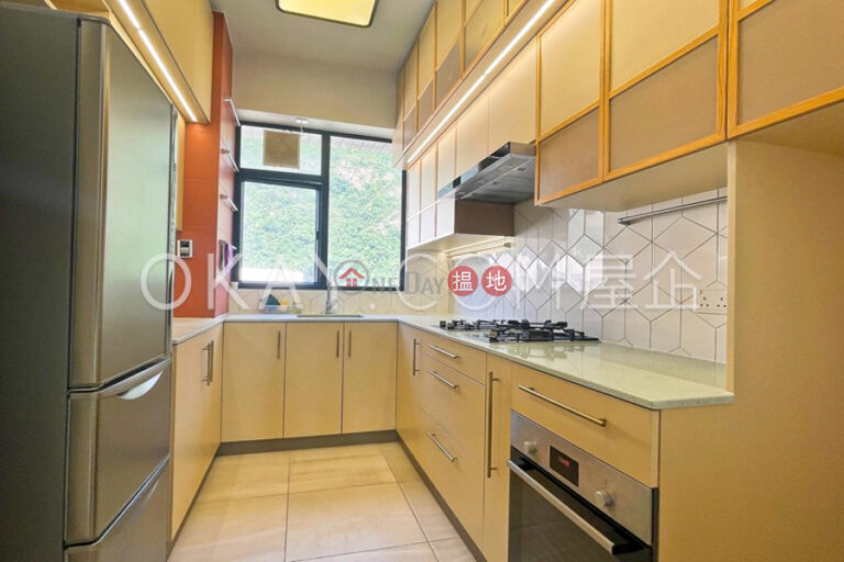 Luxurious 3 bed on high floor with sea views & parking | Rental