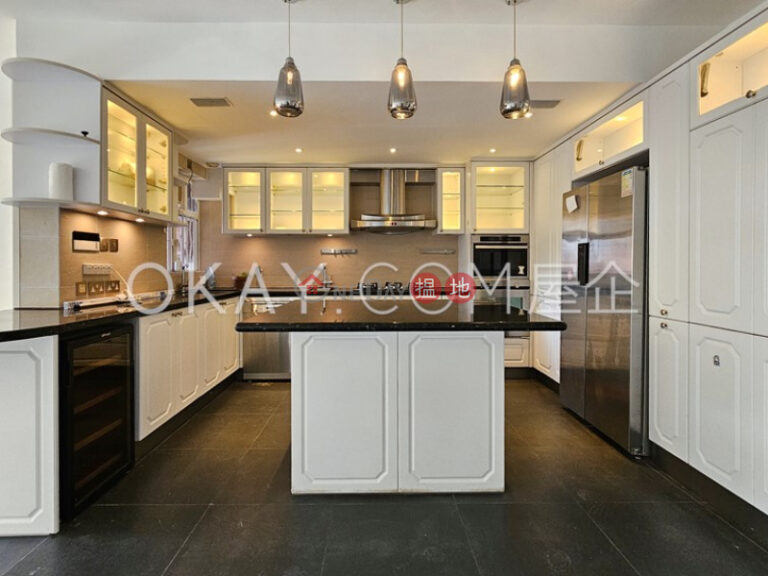 Luxurious 3 bedroom with balcony & parking | Rental