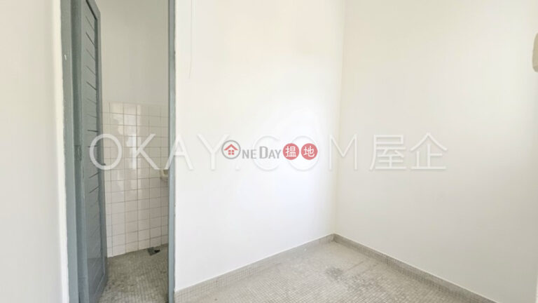 Gorgeous 2 bedroom with balcony & parking | Rental