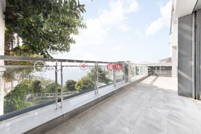 Stylish house with sea views, terrace & balcony | Rental