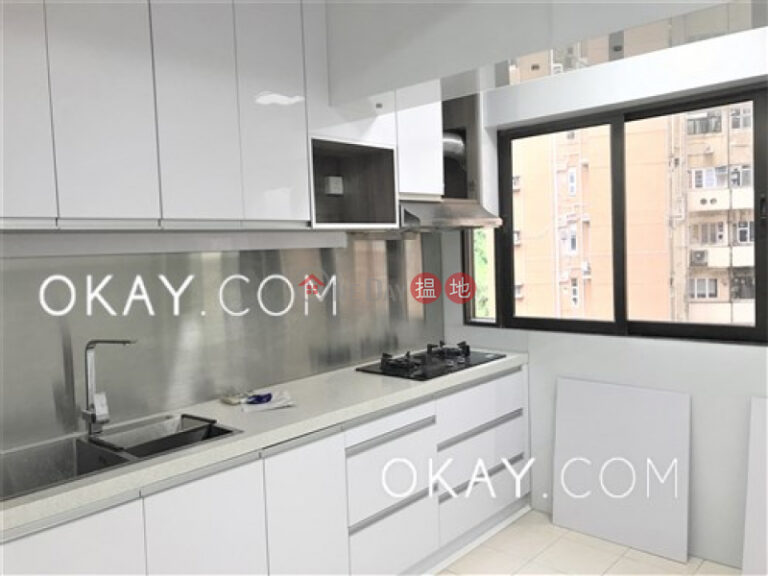 Lovely 2 bedroom with sea views, balcony | Rental