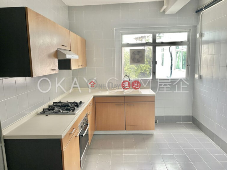 Tasteful 3 bedroom with balcony & parking | Rental
