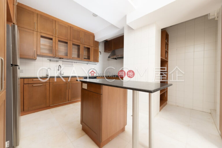 Stylish house with sea views, terrace & balcony | Rental