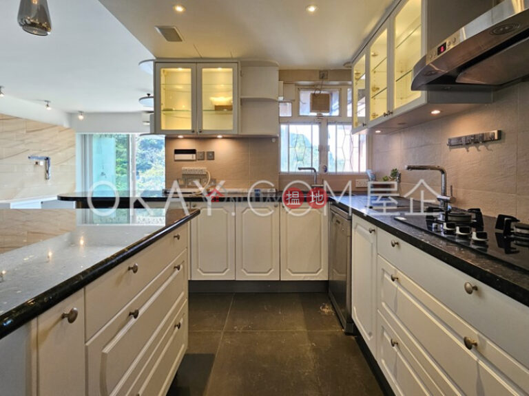 Luxurious 3 bedroom with balcony & parking | Rental