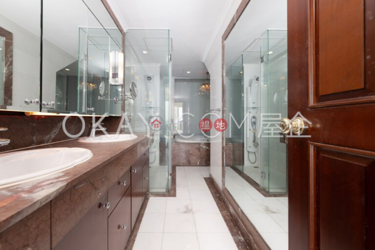 Stylish house with sea views, terrace & balcony | Rental