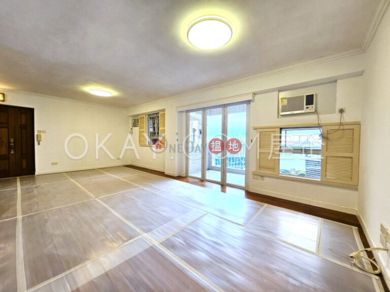 Charming 3 bed on high floor with sea views & balcony | Rental