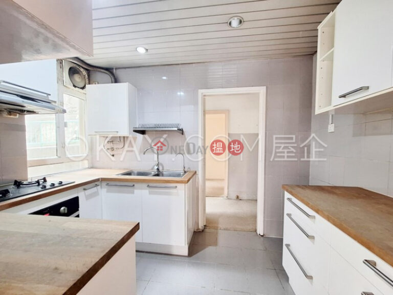 Efficient 3 bedroom with balcony & parking | Rental