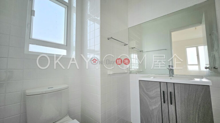 Gorgeous 2 bedroom with balcony & parking | Rental