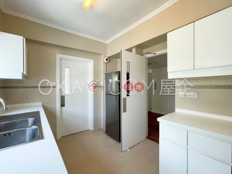 Tasteful 3 bedroom on high floor with balcony & parking | Rental
