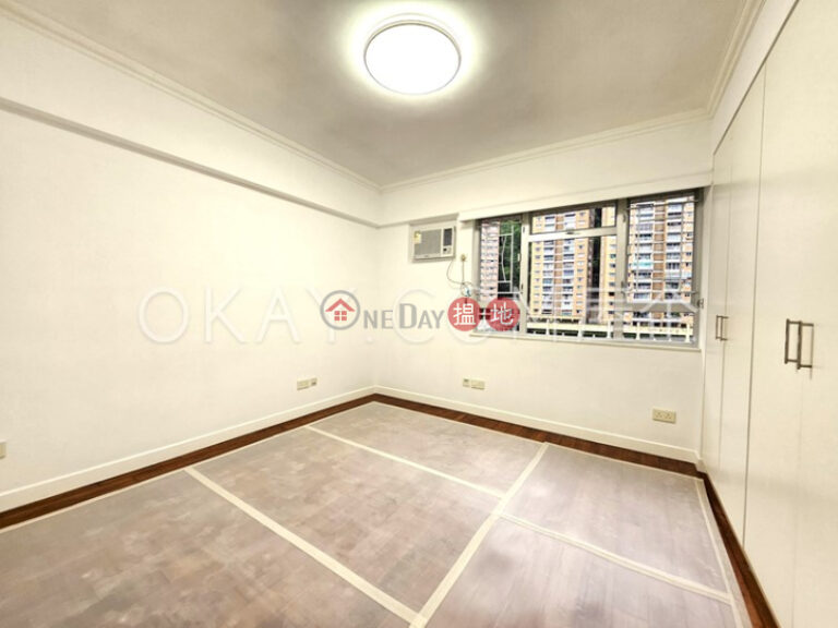 Charming 3 bed on high floor with sea views & balcony | Rental