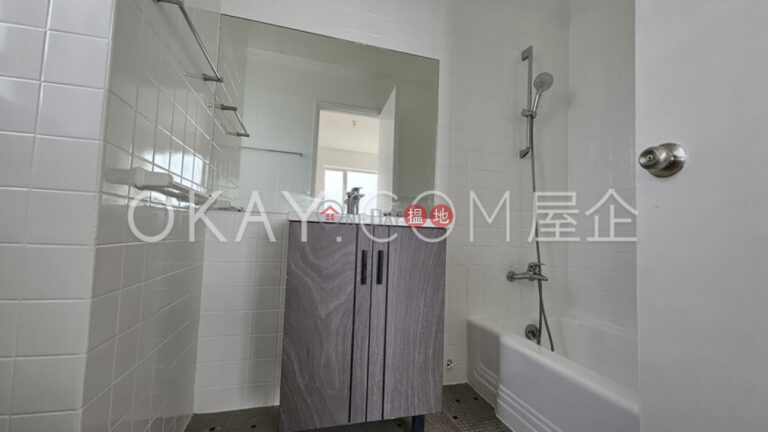 Gorgeous 2 bedroom with balcony & parking | Rental