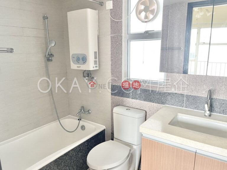 Tasteful 3 bedroom with balcony & parking | Rental