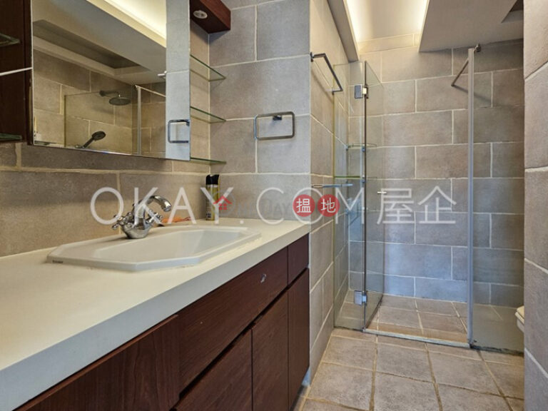 Luxurious 3 bedroom with balcony & parking | Rental