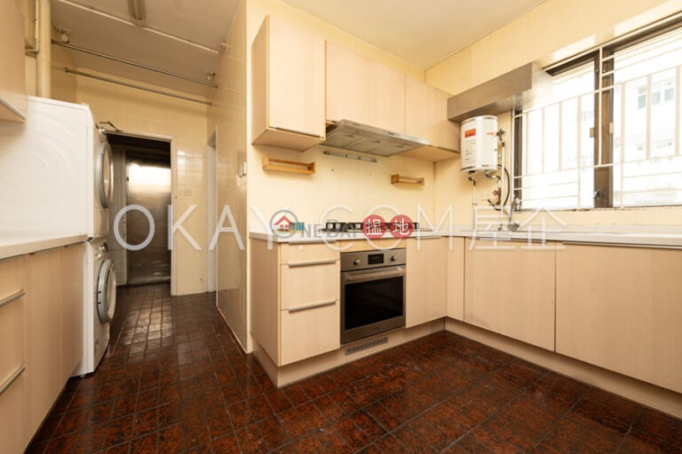 Efficient 3 bedroom with terrace & parking | Rental