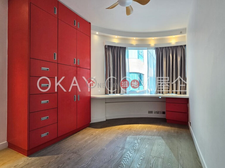 Luxurious 3 bedroom with balcony & parking | Rental