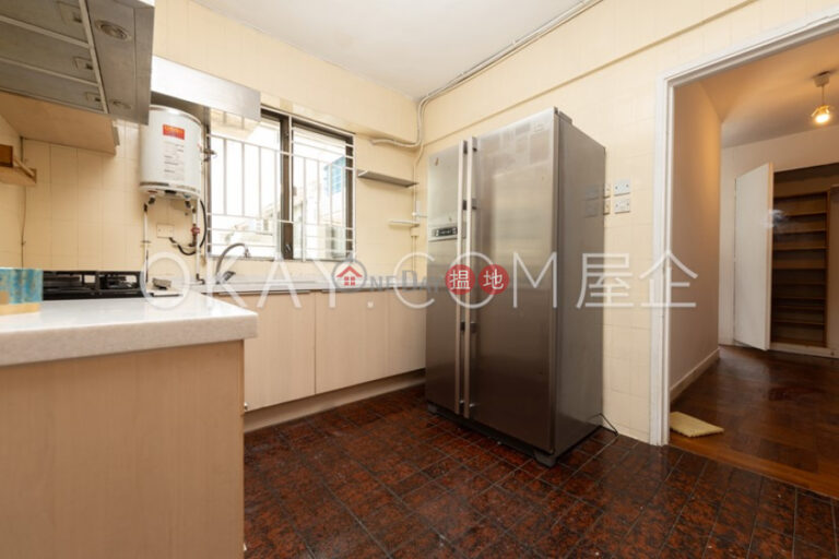 Efficient 3 bedroom with terrace & parking | Rental