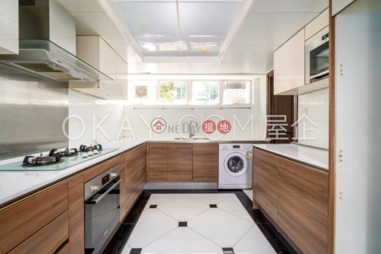 Stylish 3 bedroom with sea views, balcony | Rental